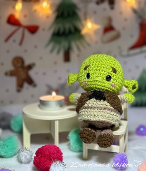 Malý shrek už je na cestě pod vánoční stromeček 💚🎄

.
.
.
.
.
#zamotane #zamotaneslaskou #zamotanecz #zamotaneczsk #crochet #crochetaddict #crochetinspiration #crochetlove #dekorace #vanocnidekorace #vanocnihackovanedekorace #hackovanedekorace #handmadewithlove #handmade 
#ceskevyrobky #slovenskevyrobky #hackovane #christmas #vanoce #christmasamigurumi #amigurumishrek